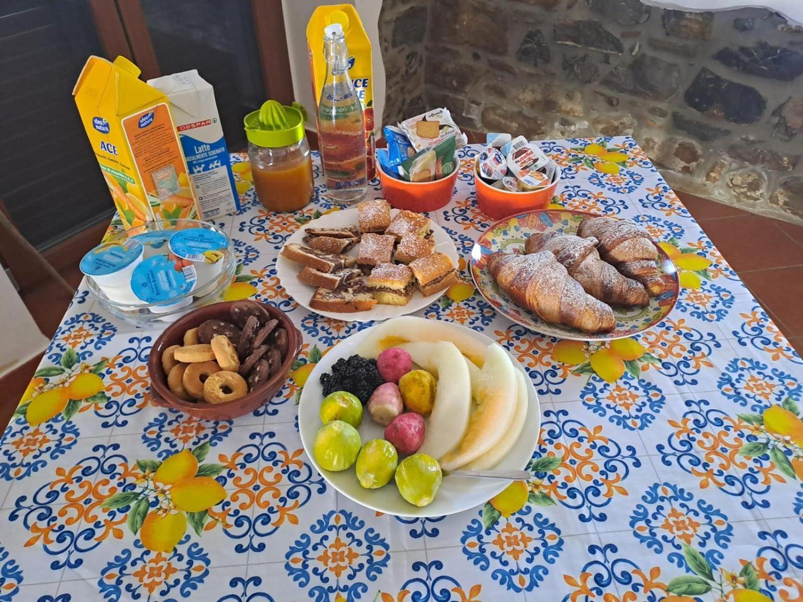 La Casa Sulla Collina Bed & Breakfast Altavilla Silentina Exterior photo